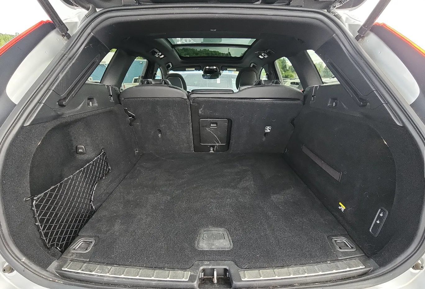 Used 2019 Volvo XC60 T5 R-Design AWD/4WD image 10