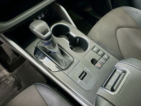 Used 2024 Toyota Highlander LE image 16