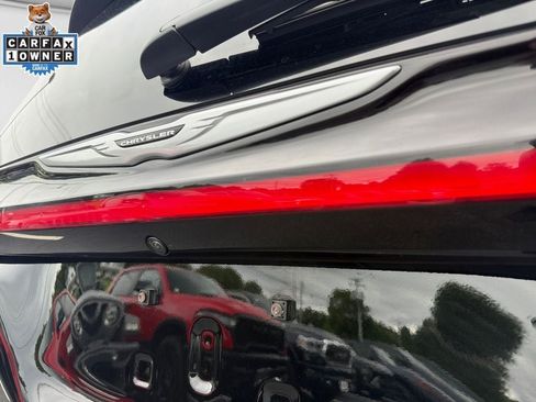 Used 2025 Chrysler Pacifica Select FWD image 17