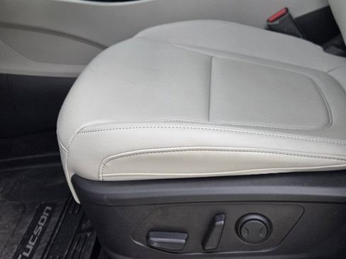 Certified 2025 Hyundai Tucson SEL FWD image 24