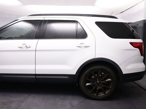 Used 2019 Ford Explorer XLT w/ Equipment Group 202A FWD image 9