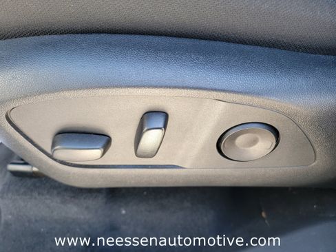 Used 2025 GMC Acadia Elevation image 16