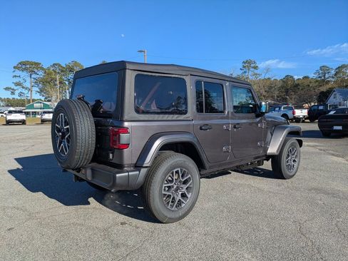 New 2026 Jeep Wrangler Unlimited Sahara AWD/4WD image 6