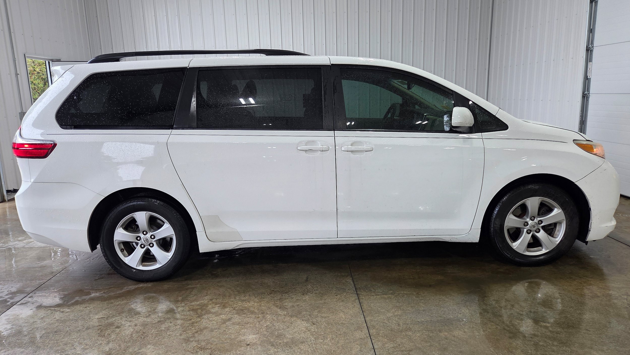 Used 2017 Toyota Sienna LE FWD image 12