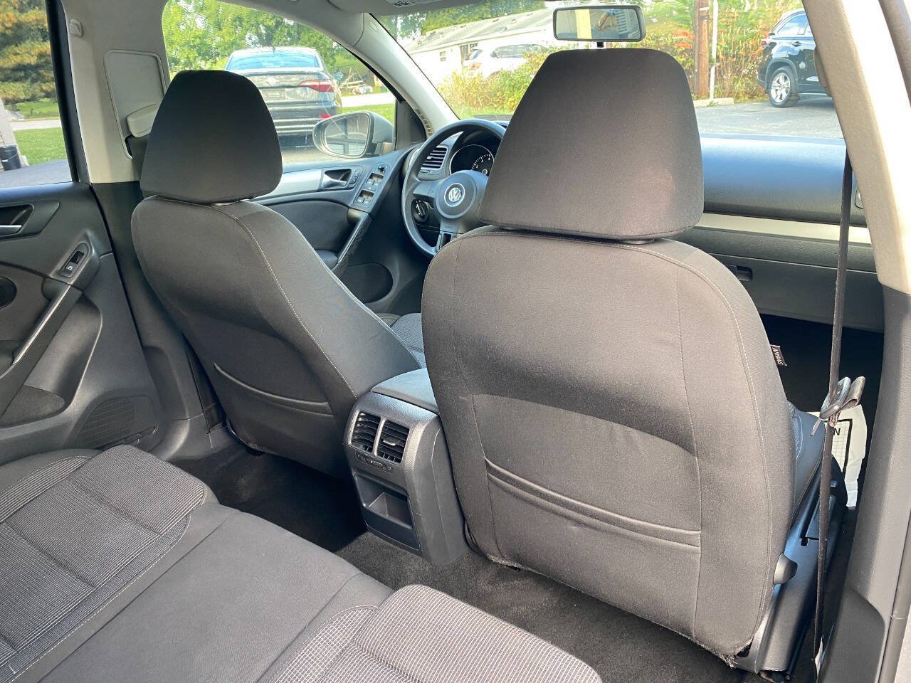 Used 2013 Volkswagen Golf 4-Door FWD image 25