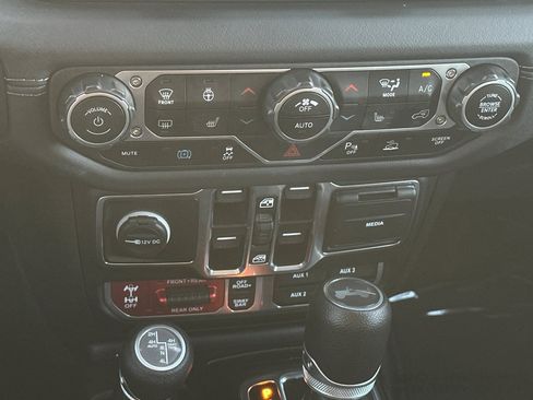 Used 2024 Jeep Wrangler Unlimited Rubicon 4xe w/ Technology Group image 20