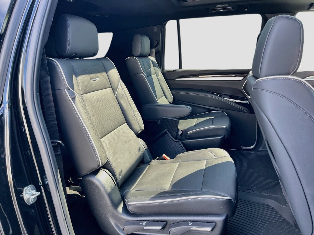 New 2026 Cadillac Escalade ESV Luxury w/ LPO, Radiant Package AWD/4WD image 31