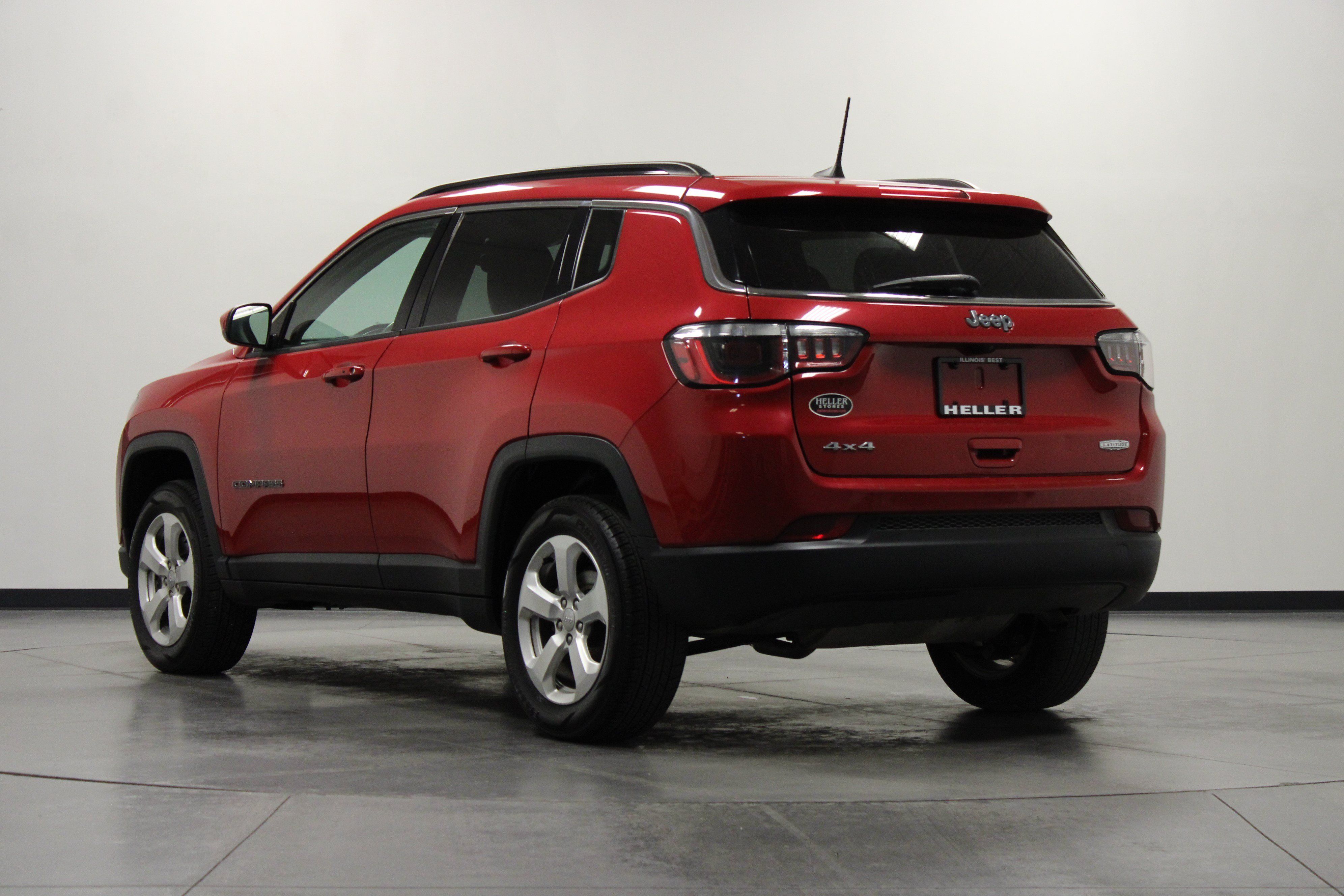 Used 2019 Jeep Compass Latitude w/ Popular Equipment Group AWD/4WD image 6