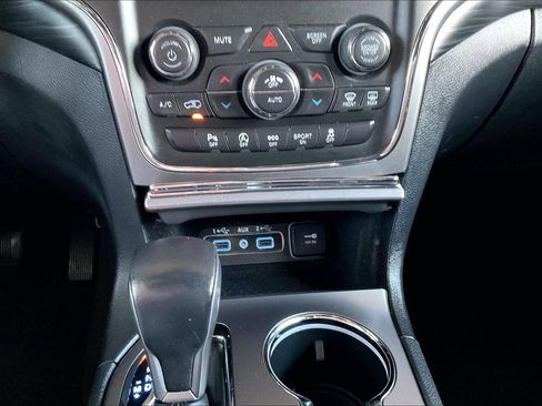 Used 2020 Jeep Grand Cherokee Laredo AWD/4WD image 14