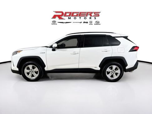 Certified 2021 Toyota RAV4 LE AWD/4WD image 9