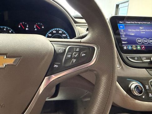 Used 2025 Chevrolet Malibu LT FWD image 7
