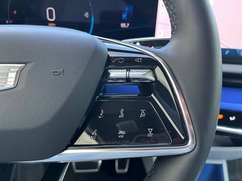 Certified 2025 Cadillac Optiq Luxury 1 AWD/4WD image 18