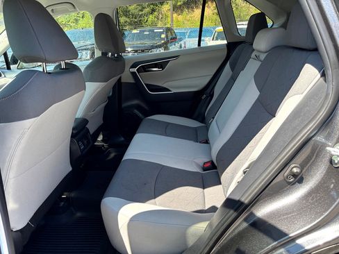 Used 2021 Toyota RAV4 XLE image 9