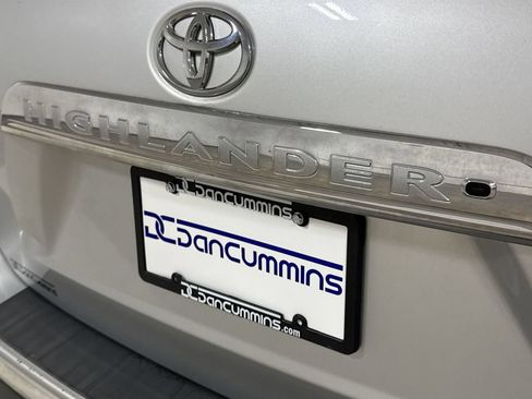 Used 2012 Toyota Highlander SE w/ Tow Pkg FWD image 26
