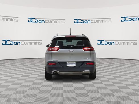 Used 2017 Jeep Cherokee Limited FWD image 7