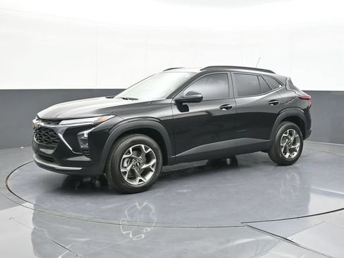 New 2026 Chevrolet Trax LT w/ Driver Confidence Package FWD image 4