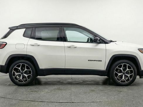 Used 2025 Jeep Compass Limited AWD/4WD image 11