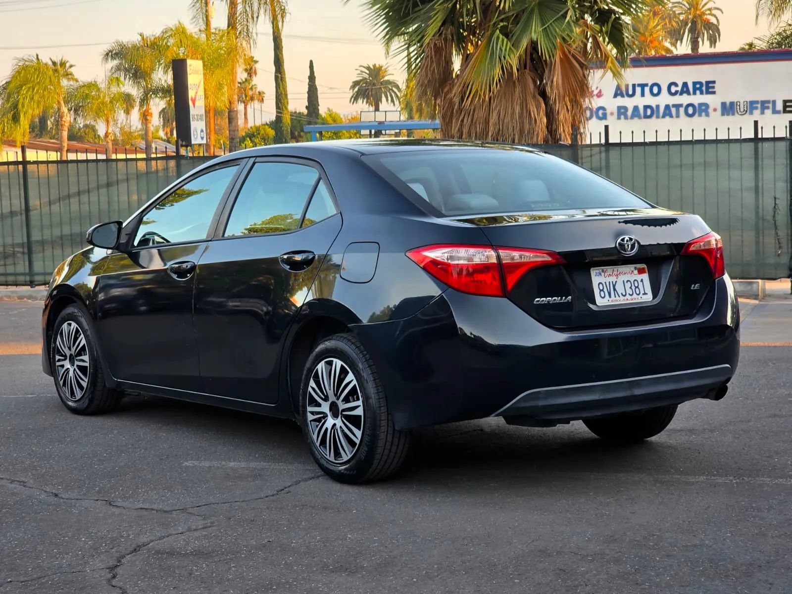 Used 2018 Toyota Corolla LE FWD image 4