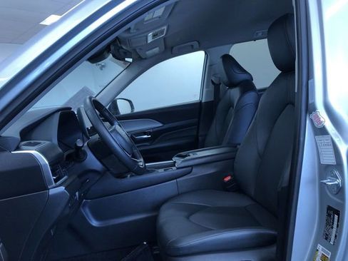 Certified 2025 Toyota Grand Highlander AWD image 20
