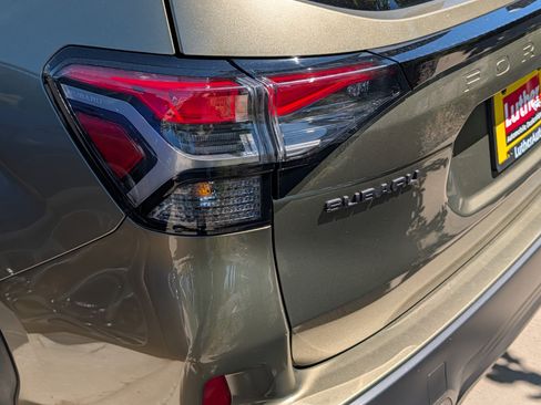 Certified 2025 Subaru Forester Premium AWD/4WD image 17