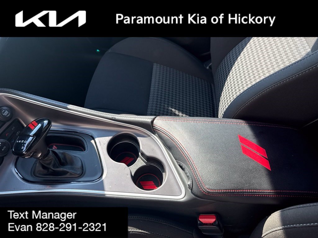 Used 2022 Dodge Challenger R/T w/ Driver Convenience Group RWD image 17