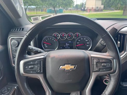 Used 2021 Chevrolet Silverado 1500 LT AWD/4WD image 17