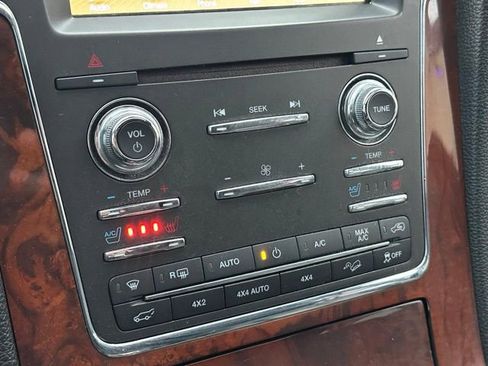 Used 2016 Lincoln Navigator Select image 11