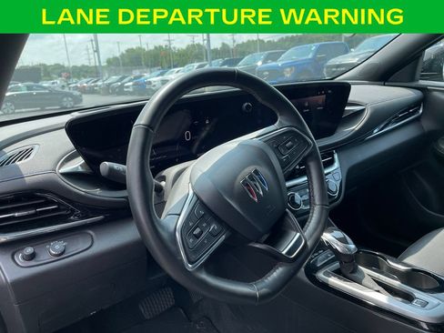 Used 2024 Buick Envista Sport Touring w/ Convenience I Package FWD image 17