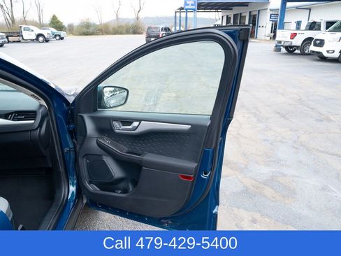 Used 2020 Ford Escape SE image 14