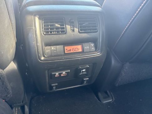 Used 2019 Nissan Pathfinder SL image 6