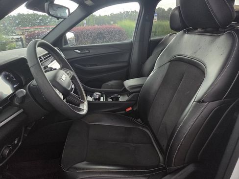 Used 2024 Jeep Grand Cherokee Altitude RWD image 14