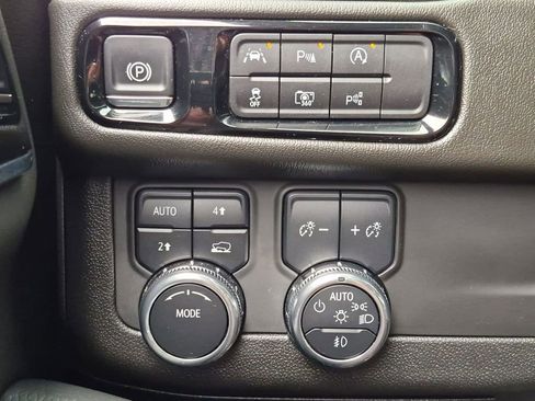 Certified 2025 GMC Yukon XL Denali AWD/4WD image 10