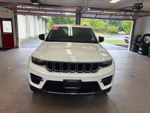 Certified 2023 Jeep Grand Cherokee Laredo w/ Luxury Tech Group I AWD/4WD image 2