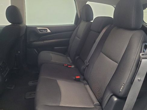 Used 2020 Nissan Pathfinder SV image 18