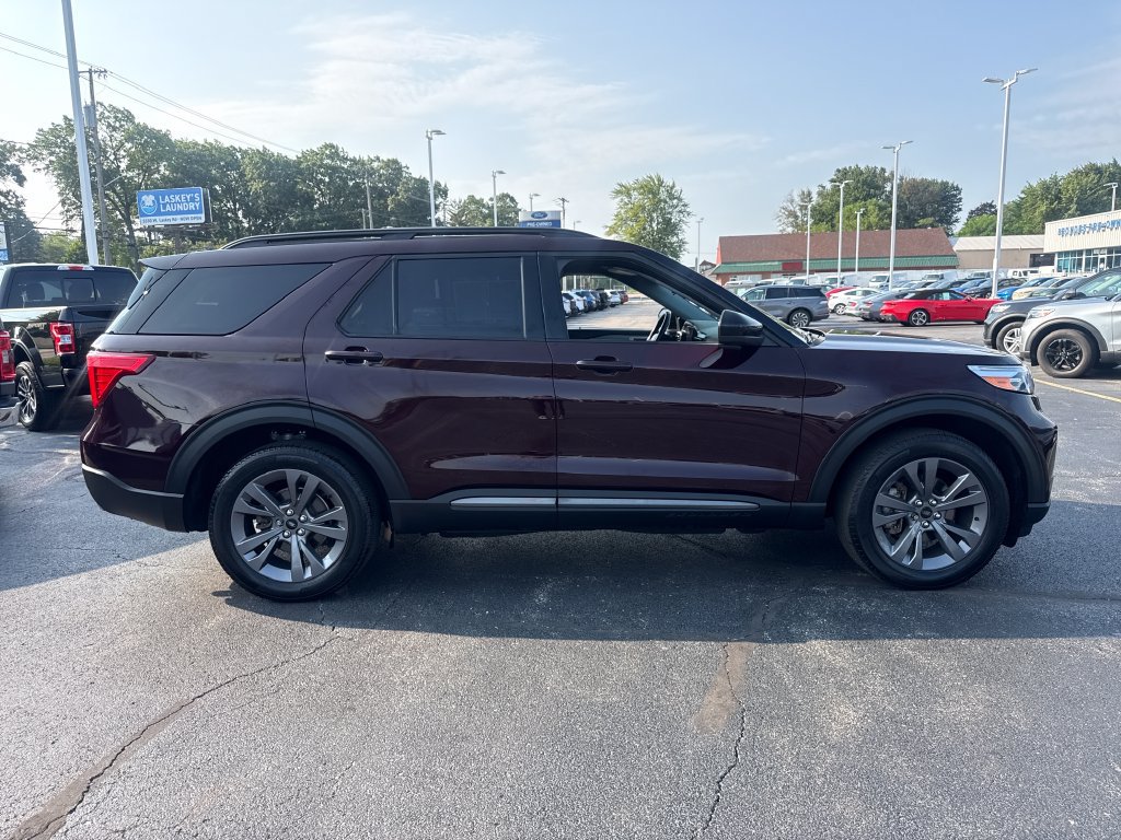 Used 2023 Ford Explorer XLT w/ Equipment Group 202A AWD/4WD image 7