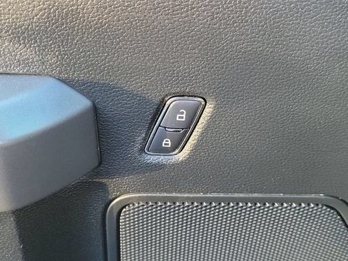 Used 2017 Ford F150 XLT w/ Equipment Group 302A Luxury AWD/4WD image 18