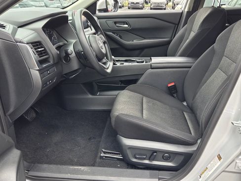 Used 2024 Nissan Rogue SV AWD/4WD image 5