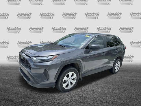 Used 2024 Toyota RAV4 LE FWD image 5