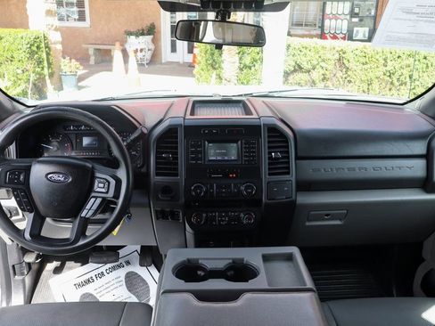 Used 2017 Ford F550 2WD Crew Cab Super Duty image 27