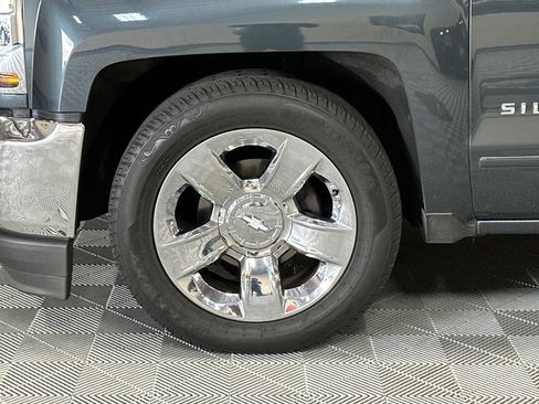 Used 2018 Chevrolet Silverado 1500 LT w/ LT Eassist Package image 40