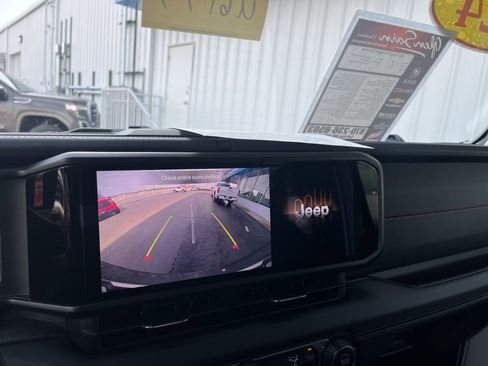 Used 2024 Jeep Wrangler Unlimited Rubicon image 10