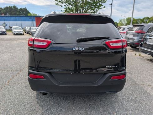 Used 2015 Jeep Cherokee Sport image 5