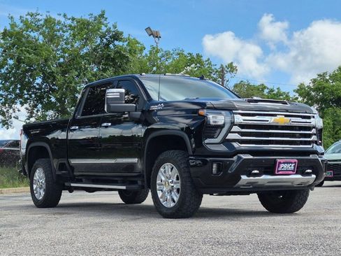 Used 2024 Chevrolet Silverado 3500 High Country w/ Technology Package AWD/4WD image 3