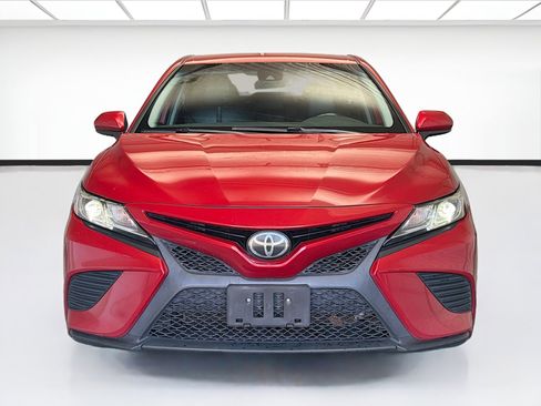 Used 2019 Toyota Camry SE image 2