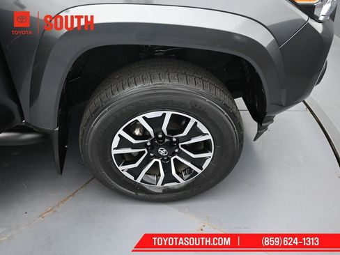 Used 2022 Toyota Tacoma TRD Sport image 29