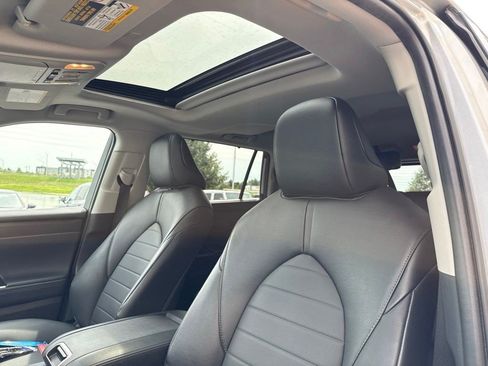 Used 2025 Toyota Highlander XLE AWD/4WD image 10