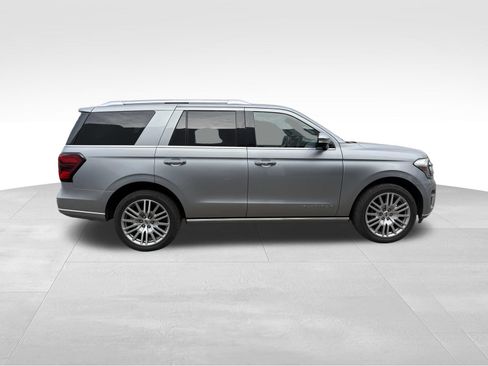 Used 2023 Ford Expedition Platinum AWD/4WD image 2