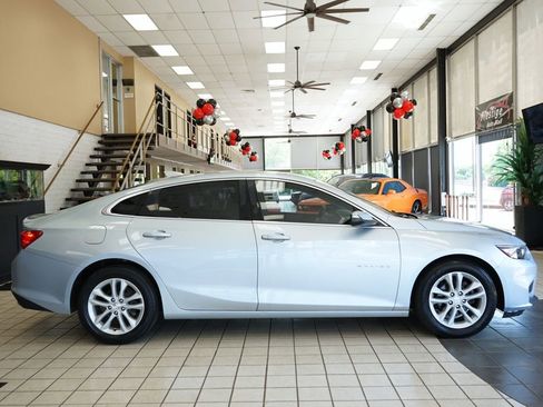 Used 2018 Chevrolet Malibu LT w/ Driver Confidence Package FWD image 16