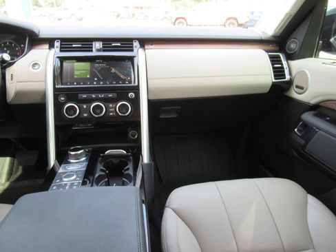 Used 2018 Land Rover Discovery HSE AWD/4WD image 15