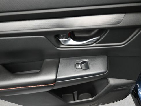 Used 2025 Honda CR-V Sport image 9